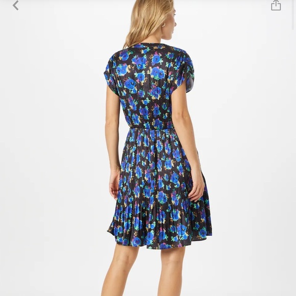 Molly BRACKEN nwt pleated floral Vneck dress - Picture 2 of 9